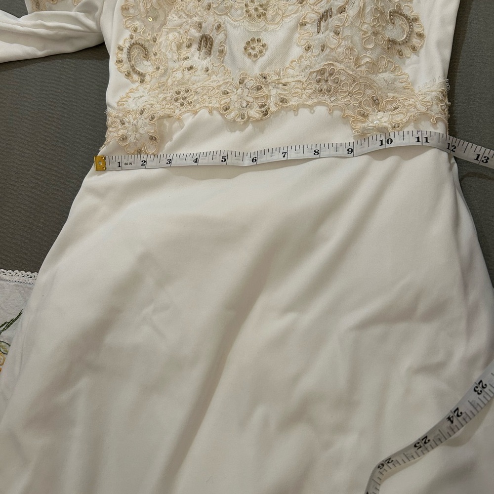 Vintage Ivory Lace Bridal Gown with train no size tag XS? Has union tag 70’s - Picture 12 of 16